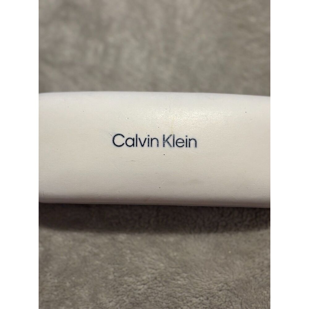 Genuine Calvin Klein White Hardshell Clamshell Eyeglass / Sunglass Case